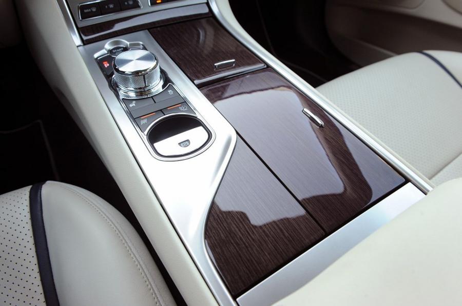  Jaguar XF Supercharged 2012 года  (фото 14 из 65)
